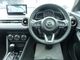 ◆チルト&テレスコピックステアリング◆ドライバーのさまざまな体格に応じて適切な運転姿勢を取りやすいよう、ハンドルの前後位置と高さを調整できます◆