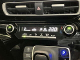 設定温度を維持してくれる便利なオートエアコンが装備されています♪