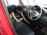 御納車前には選任スタッフが真心こめて清掃いたします!!