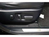 パワーシート搭載。微妙な調整が手軽にでき、ピッタリのポジションで運転することが可能です。