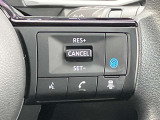 プロパイロットを装備☆アクセル、ブレーキをコントロー ルして前のクルマとの車間距離を保つ手助けをします。 白線を検知し、ハンドルをコントロールして直線道路、カーブにおいても運転支援してくれます!!