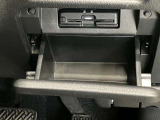運転席からすぐ手が届く収納ボックス★サッと取り出したい小物を収納しておくと便利です!