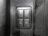 トラクションコントロール装備です。すべりやすい路面での発進時や加速時にタイヤの空転を抑え、駆動力確保に貢献する機能です。詳細は販売店スタッフまでおたずねください。