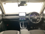 【前方視界】開放的な前方視界!運転がしやすく疲れにくいです♪窓が大きく、見通しがとっても良いおクルマですよ♪