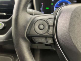 【ステアリングスイッチ付ハンドル】ナビゲーションに視線を移さず、ハンドルから手を離さず、運転に集中したまま手元でオーディオ操作できます♪