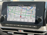 日産オリジナルナビゲーション。大型モニターを採用。画面が大きいので、タッチ操作もスムースで快適です。