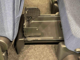 中敷きを立ち上げれば、倒れやすい荷物も安定して積める置きラクボックスが標準装備