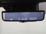 車両後方の視界をクリアに映し出す「デジタルインナーミラー」搭載です。