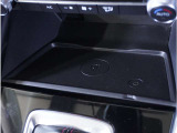 【ワイヤレス充電】ワイヤレス充電Qi規格に対応したスマートフォンなどの携帯機器を充電できます。