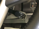【クルーズコントロール】高速道路などを一定の速度で走行したいとき、スイッチ操作すれば、アクセルペダルを踏まなくても低速走行が可能になります。長時間の運転の疲れ軽減にもつながります。