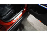 メルセデスジャパンが定めるサーティファイドカー(認定中古車)として登録を致しますので、納車時にはタイヤやバッテリー等も規定以下の数値であれば、整備代金を頂かず、無償で交換となります。ご安心下さい。