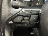 運転中、オーディオの操作をしてて、ハッとしたことはありませんか?ステアリングスイッチは、運転中でもハンドルでオーディオの操作が可能です。安全なドライブをサポートします。
