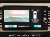 バックでの車庫入れも安心です!リアカメラが付いているバックモニター付のナビディスプレイを装備しております。バンパーについているソナーや、操作線もついており距離感も画面から確認できます。