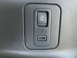 後席サードシートにもUSB電源ソケットがございます。