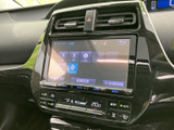 音楽ソースの選択画面が表示され、FMやDISC、Bluetoothなどの項目を見比べながら選べます。画面上にメニューがまとまり、使いたい音源へ進みやすい構成で、日常の移動時間を快適に過ごせます。