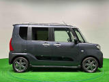 ドアは約90度に開くので荷物も積み込みやすく、乗り降りもしやすい♪ アウトドアで楽しく快適に過ごせる工夫がいっぱいです♪♪