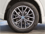 BMW純正アルミホイールです。納車時にはアルミホイールコーティングも承っております!是非ご検討下さいませ。