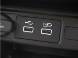 ◆USB入力端子◆USB接続、スマートフォンの充電等にも便利なUSBチャージャー使いやすい場所に装備されています。