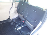 ◆チップアップ&ダイブダウン機構付【ULTR SEAT】は後席座面を左右分割で跳ね上げることができます。トランクで積載できない背の高い荷物をラクラク収納できます。ホンダ車ならではの人気装備です。