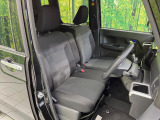 運転席まわりには十分なスペースがあり、大柄な方でもゆったり運転していただける環境です。