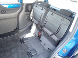 ◆チップアップ&ダイブダウン機構付【ULTR SEAT】は後席座面を左右分割で跳ね上げることができます。トランクで積載できない背の高い荷物をラクラク収納できます。ホンダ車ならではの人気装備です。