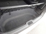 フロアの下にも荷物などを収納できるサブトランクも備えています。荷室内で散らかりがちな荷物を整理整頓なんてのもイイですね♪