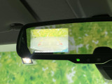 後方確認をサポートするモニターが搭載されています。運転の安全性を高め、狭い場所での取り回しも楽々です。