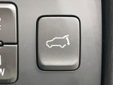 【パワーバックドア】スマートキーや運転席のボタンを押すだけでリアゲートが自動で開閉します!荷物を持っている時や、高い位置にあるバックドアを閉める際に便利な機能です♪