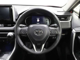 各操作スイッチなどもハンドルから手を放すことなく操作可能で安全運転に支援いたします!