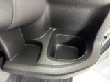 【運転席ドリンクホルダー】
