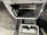すく手の届く所にドリンクホルダ-が付いているので、お出かけの時にべんりです!!