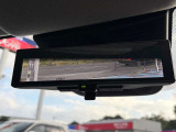 インテリジェントルームミラー:後席乗員ヘッドレスト荷物が写り込み見にくくなりがちな後方視界/後方カメラ映像をミラー面に映します 車内状況や天候に左右されず夜間カメラ感度UPさせクリアな後方視界が得られます