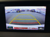 後方モニター表示でバック時の障害物もしっかり見えます!