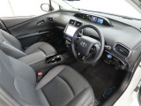 シンプルで使いやすいデザインの運転席です。