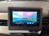 【バックカメラ】運転が苦手な方も車庫入れラクラクです!ギアをリバースに入れれば自動的に切り換わりますので、面倒な操作は不要です♪狭い駐車場もお車を傷つけず安心ですね!