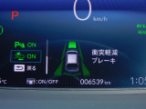 CMBS(追突軽減ブレーキ)・ミリ波レーダーと単眼カメラで前走車や歩行者」を検知。衝突する恐れがある場合音とディスプレーで警告をしさらに接近すると軽いブレーキ、強いブレーキと段階的に衝突回避を支援