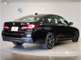 BMWのお車は、&ldquo;駆け抜ける歓び&rdquo;を体現しております。走行の安定性とコーナリングの良さを追求し、思い通りにハンドルの操作可能です。