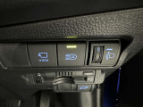オートマチックハイビームとは、先行車や対向車のライトを認識し、ハイビームとロービームを自動で切り替える機能です。夜道の視界を確保します。詳細は販売店スタッフまでおたずねください。