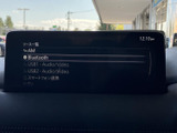 AMやBluetooth、USBなど複数の音源が一覧で表示され、使いたい再生方法を選びやすい画面です。日常の移動中も、お好みの音源を楽しめます。