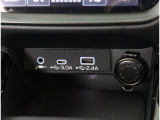 AUX端子、USBtypeC、USBtypeA端子が付いています。