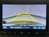 【バックカメラ】運転が苦手な方も車庫入れラクラクです!ギアをリバースに入れれば自動的に切り換わりますので、面倒な操作は不要です♪狭い駐車場もお車を傷つけず安心ですね!