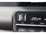 運転席と助手席には寒い日の肩や腰、冷えやすい下肢を温めてくれるシートヒーターが付いております!