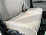運転席シートに、しわ・へたりがあります。