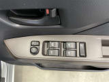 パワーウィンドウスイッチで運転席から全席の窓の開閉ができます♪