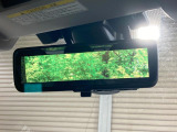 【スマートリヤビューミラー】後席の大きな荷物や同乗者で後方が確認しづらい時でも安心!カメラが撮影した車両後方の映像をルームミラー内に表示。クリアな視界で状況の確認が可能です!