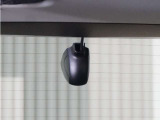 ◆リアにもドライブレコーダーを装備しております◆映像・音声などを記録する自動車用の装置です。もしもの事故の際の記録はもちろん、旅行の際の思い出としてドライブの映像を楽しむことができます。
