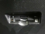 高速道路を賢く使うETC2.0装備です。高速道路とクルマが情報を連携して渋滞の迂回ルートや災害時の適切な誘導をしてくれたりします。