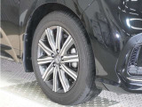 ◆純正ホイール装着車◆シンプルなデザインのホイールキャップ付きです。