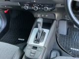 電子パーキングブレーキ搭載でオートブレーキホールドも装備(^^)/信号待ちなどで重宝しますよ〜(*^_^*)