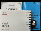 スマートキーは鍵をバッグに入れたままでもドアロックの開閉やエンジンのON・OFFができます。夜間や雨の日も鍵を探さなくて良いので便利です。